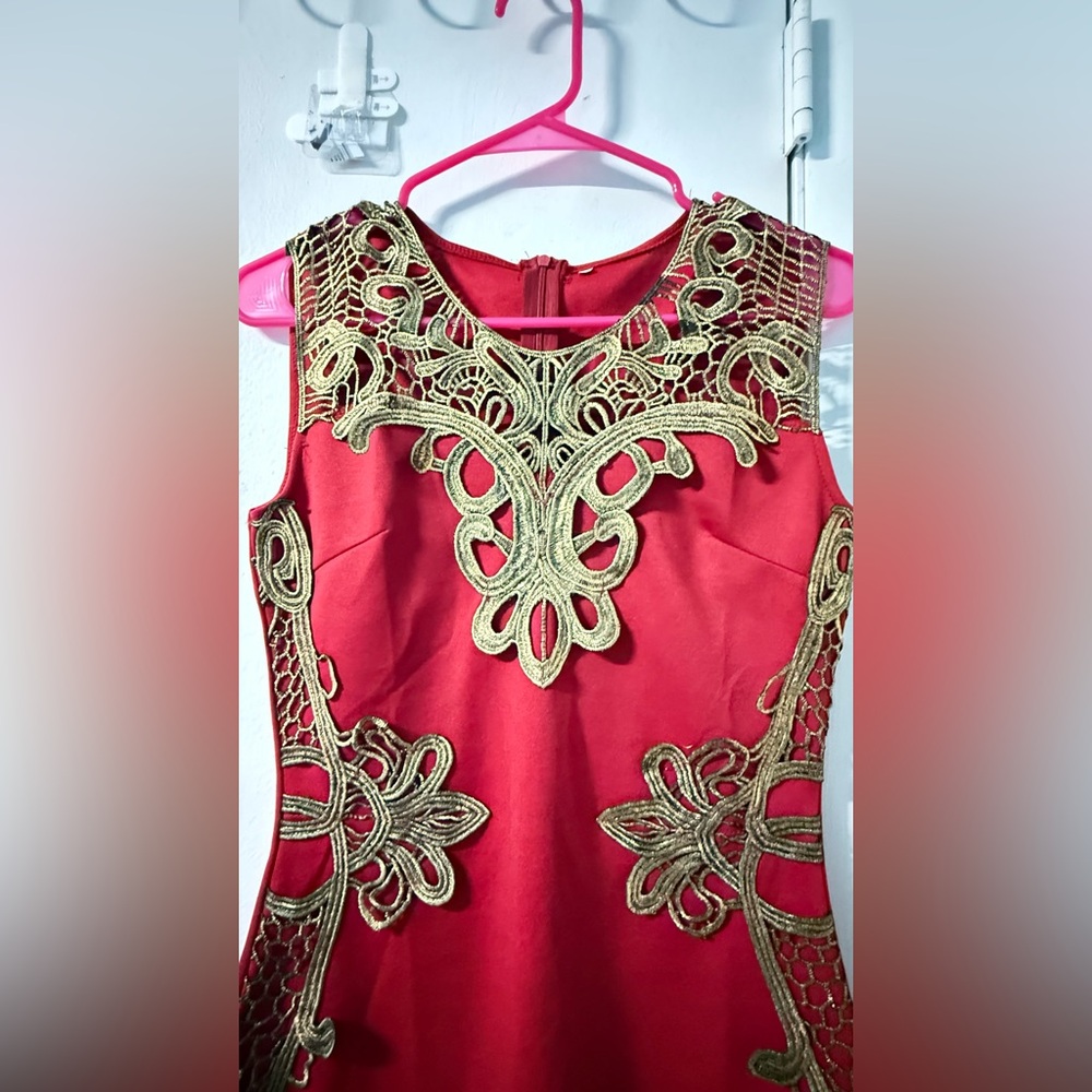 Elegant Red and Gold Floral Dress - Picture 9 of 13